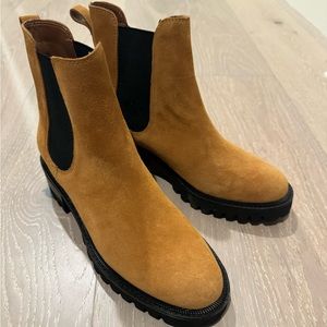 Aerosole women’s suede brown boots in size 9 NEW